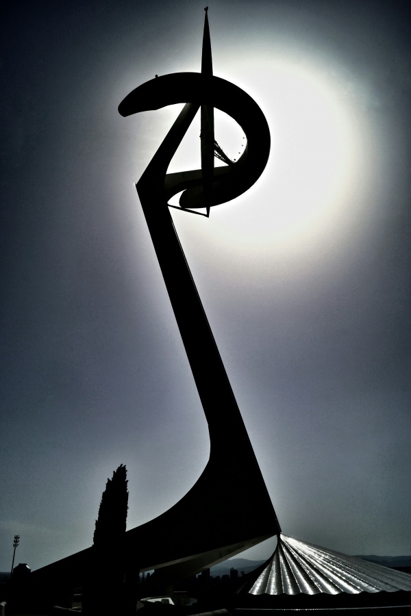 "Silueta...torre calatrava en Montjuic" de Sergio Valdez