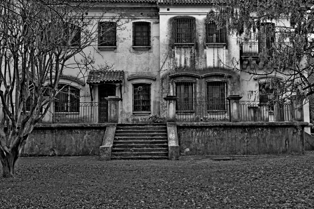 "La casa de las mil ventanas" de Carlos D. Cristina Miguel