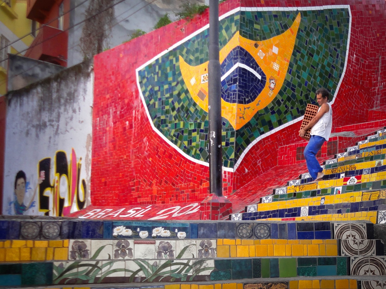 "El albail de la favela" de Mauricio R. Barbiani