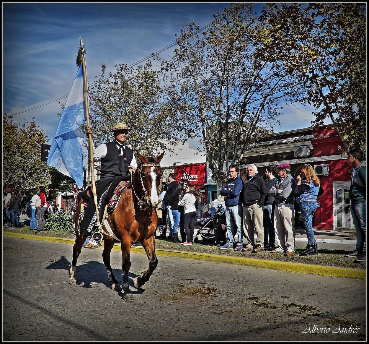 "El Desfile" de Alberto Andrs Melo