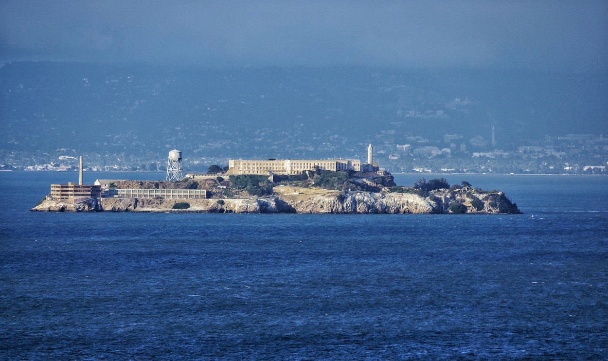 "Alcatraz Federal Penitentiary, San Francisco Bay." de Sergio Valdez