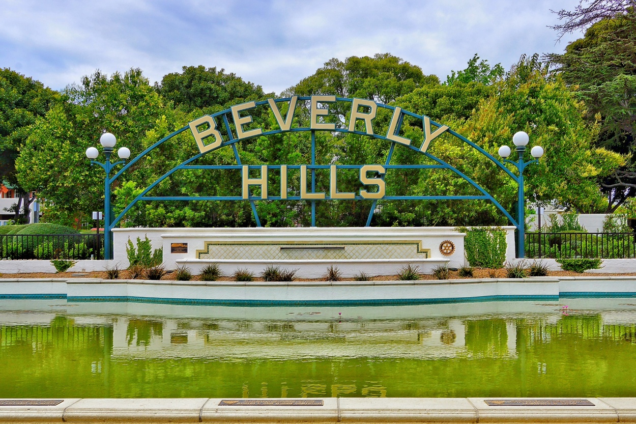 "Beverly Hills, Los Angeles, California Republic." de Sergio Valdez