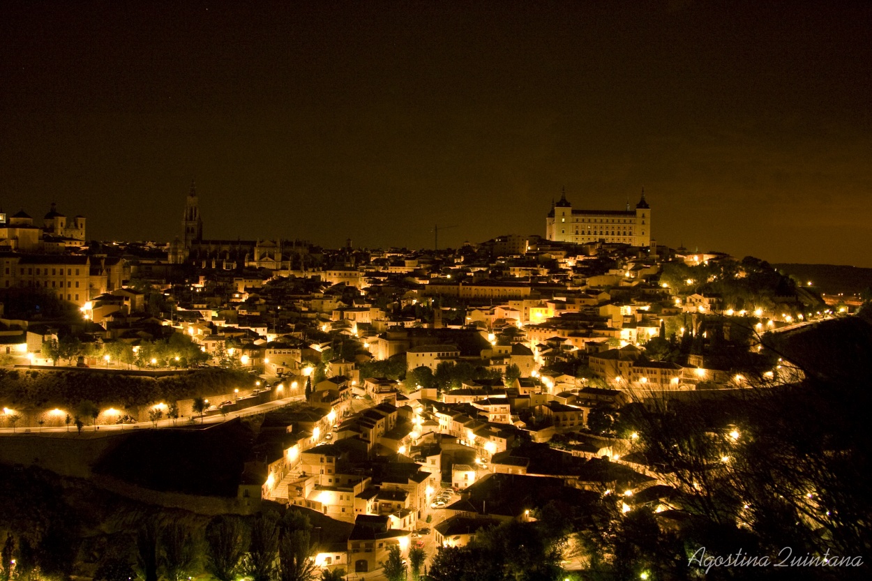 "Toledo de noche" de Agostina Quintana