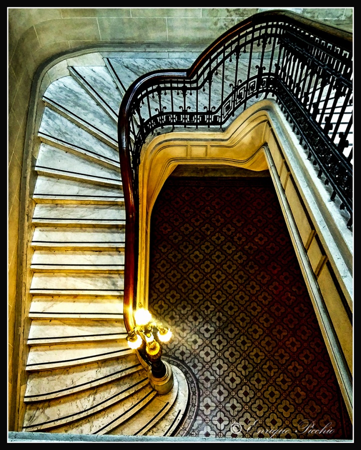 "La escalera..." de Enrique M. Picchio ( Pem )
