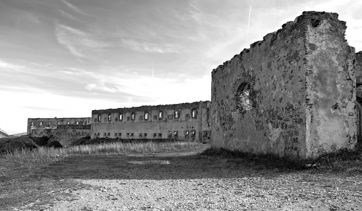 "ruinas del fuerte" de Leonardo Perissinotto