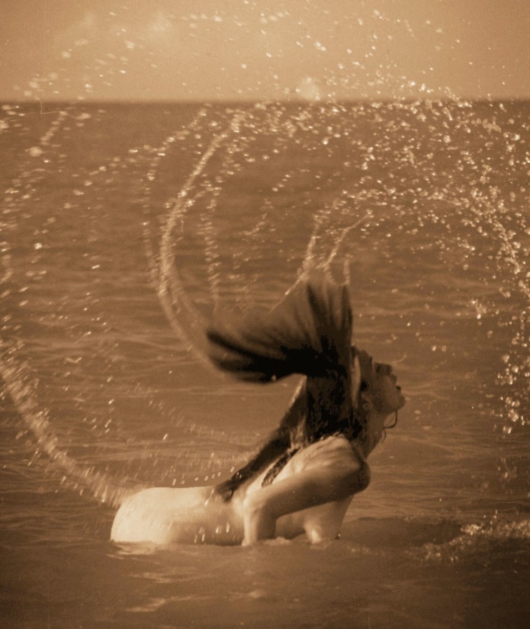 "`Doranis: Agitando su cabello en el mar`" de Danny Mclean