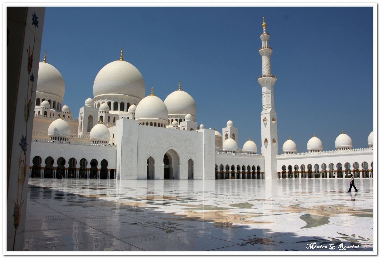 "Mezquita en Abu Dhabi" de Mnica Rossini