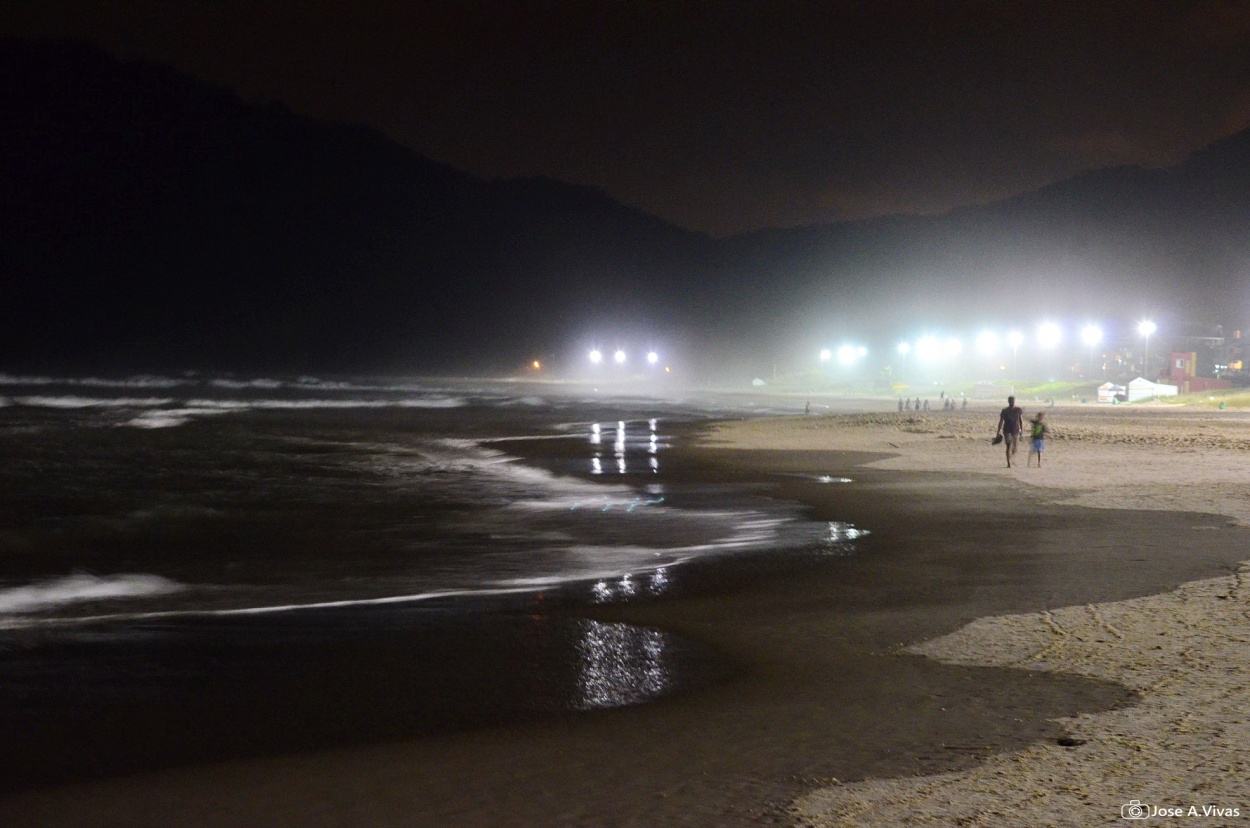 "Una noche de playa" de Jose A. Vivas