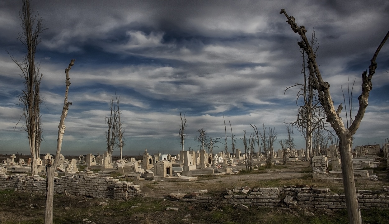"cementerio Epecun" de Edith Polverini
