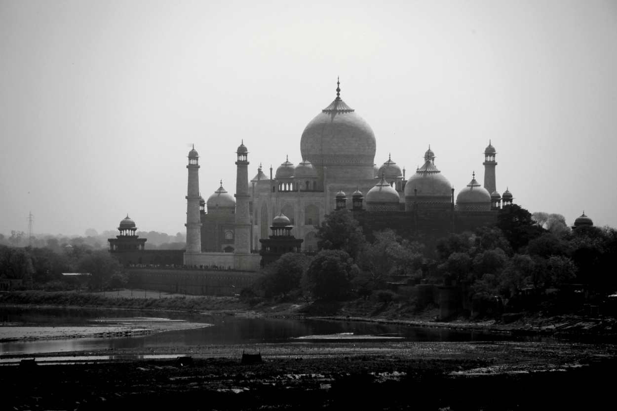 "El Taj Mahal visto desde el Fuerte de Agra." de Francisco Luis Azpiroz Costa