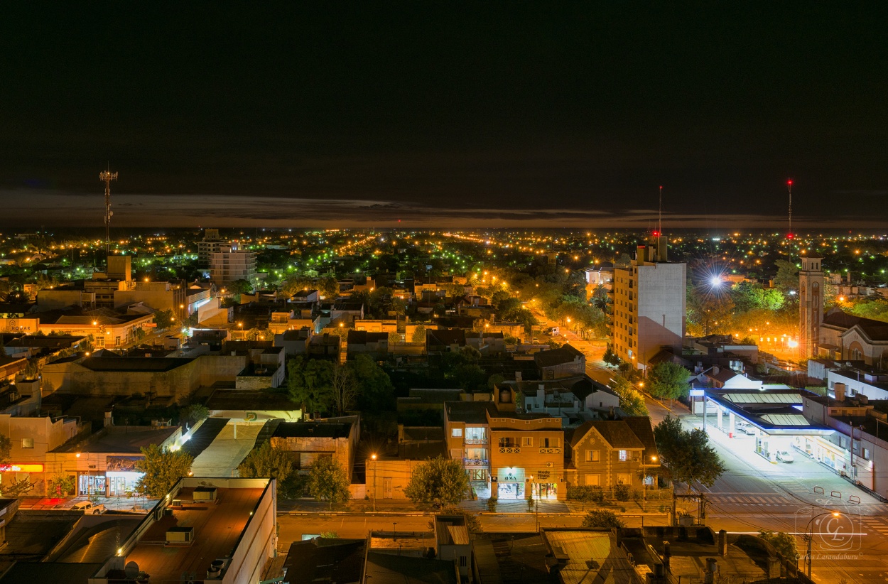 "Nocturna de mi ciudad" de Carlos Larandaburu