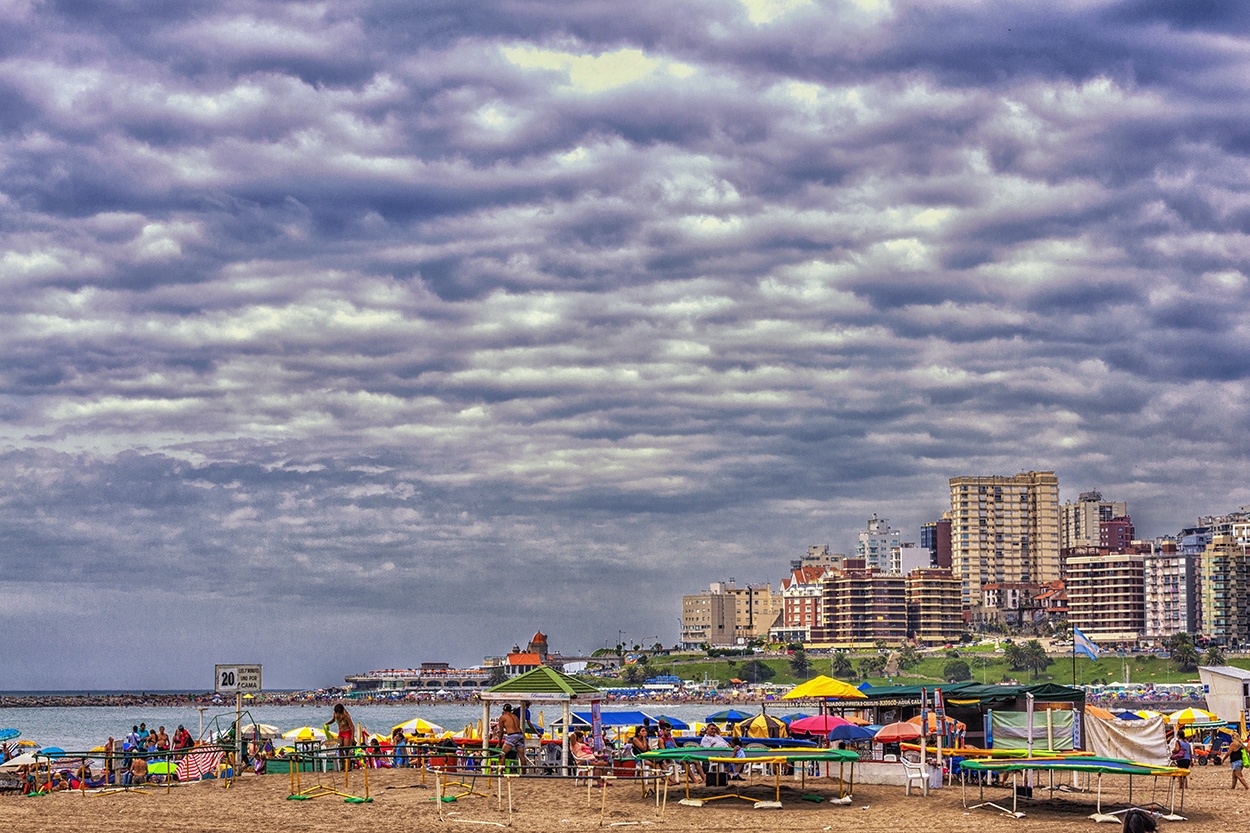 "Nubes en la playa" de Carlos Florencio Miranda