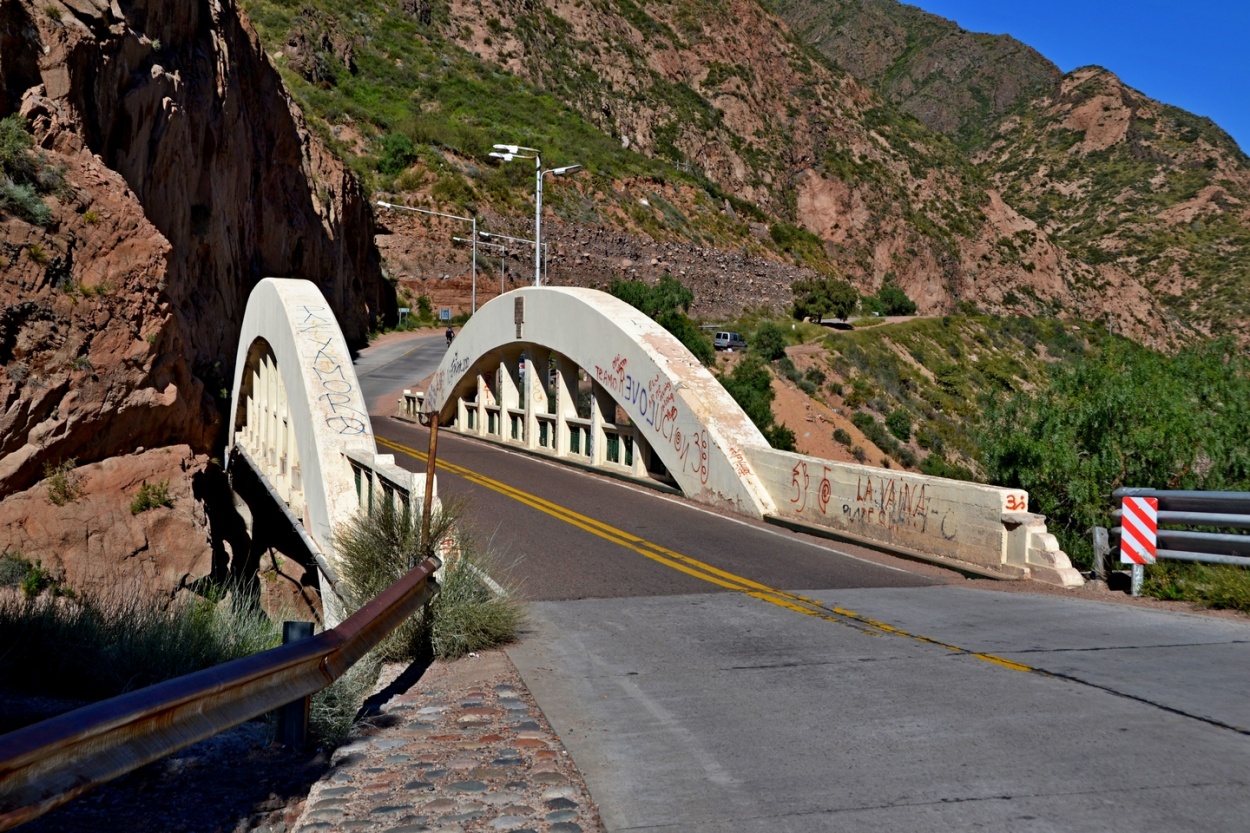 "Puente angosto" de Carlos D. Cristina Miguel