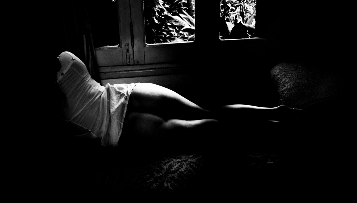 "Mujer reclinada." de Felipe Martnez Prez