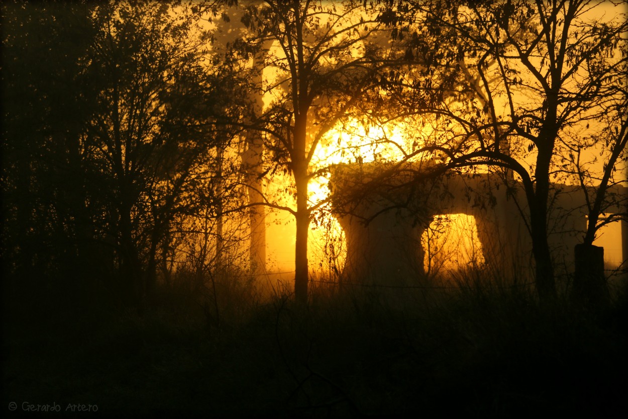 "Ruinas al amanecer." de Gerardo Artero