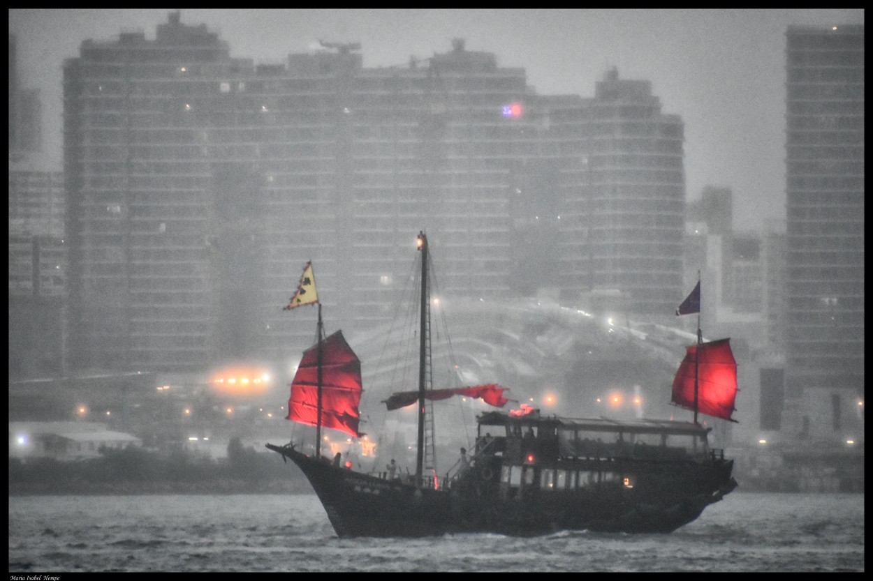 "Niebla en Hong Kong..." de Maria Isabel Hempe