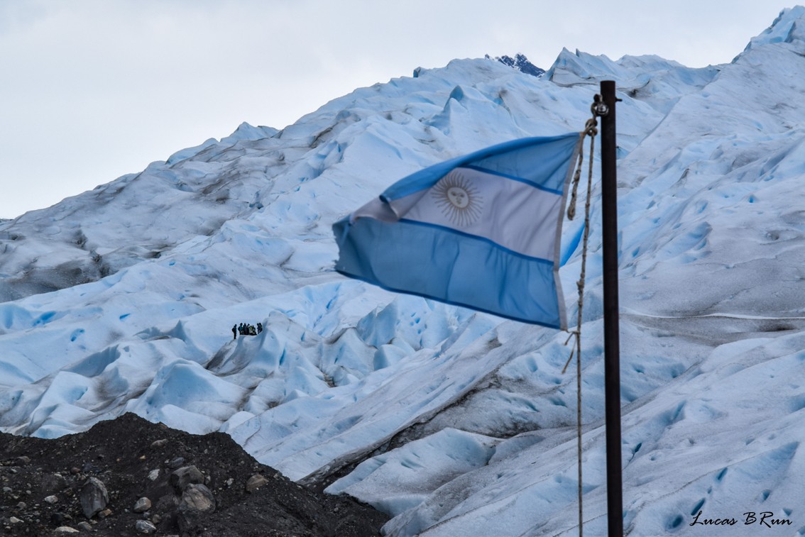 "Alta en el cielo del Glaciar Perito Moreno" de Lucas Brun