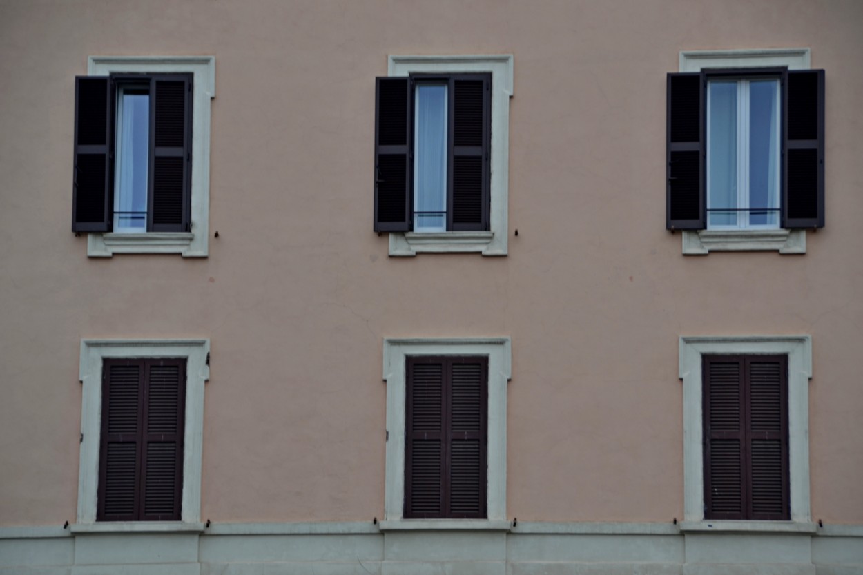"Seis ventanas" de Carlos D. Cristina Miguel