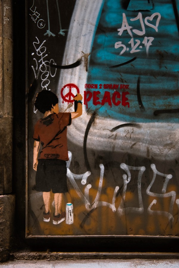 "Born 2 Spray For PEACE..." de Carmen Esteban