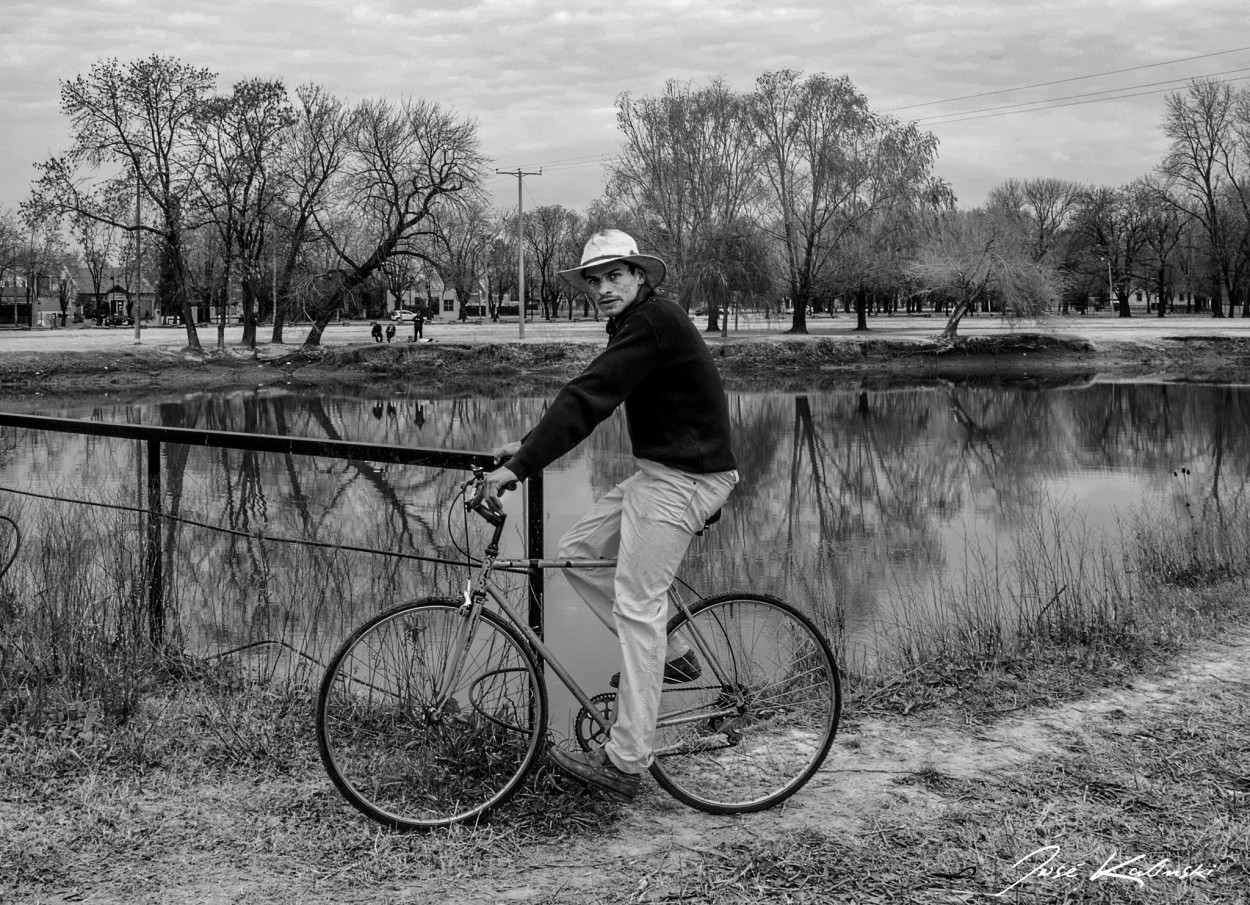 "Paisano en Bicicleta" de Jose Carlos Kalinski