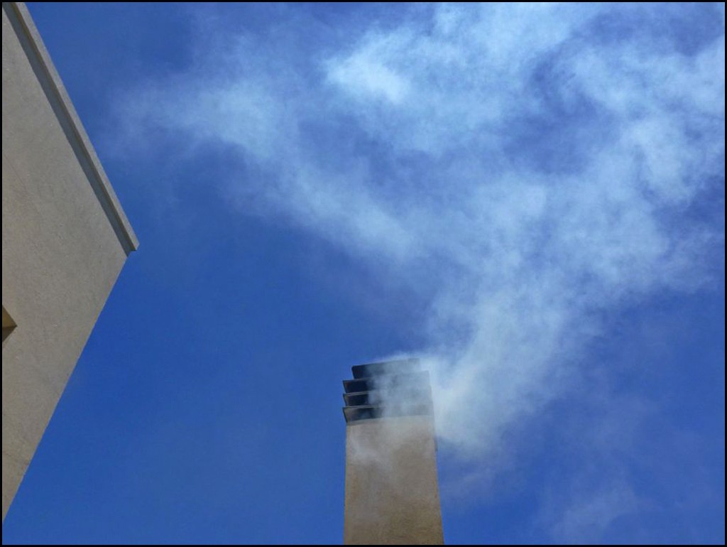 "Nubes de humo" de Arturo H. Pea