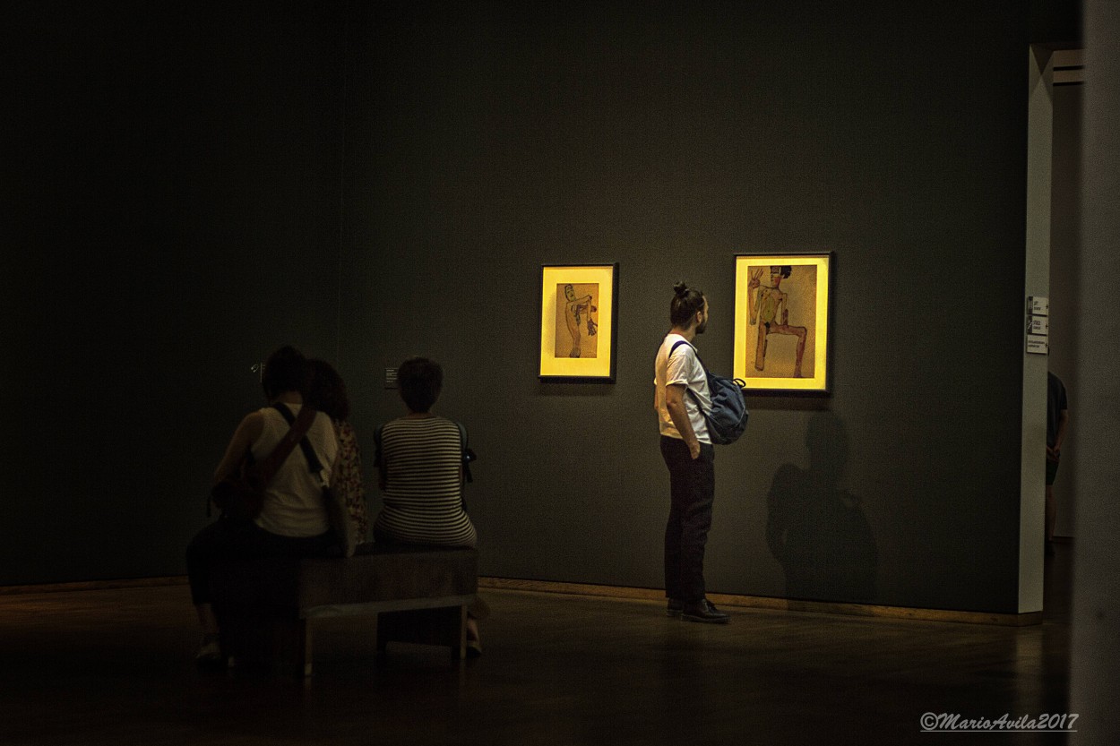 "una visita al museo" de Mario Edgardo Avila