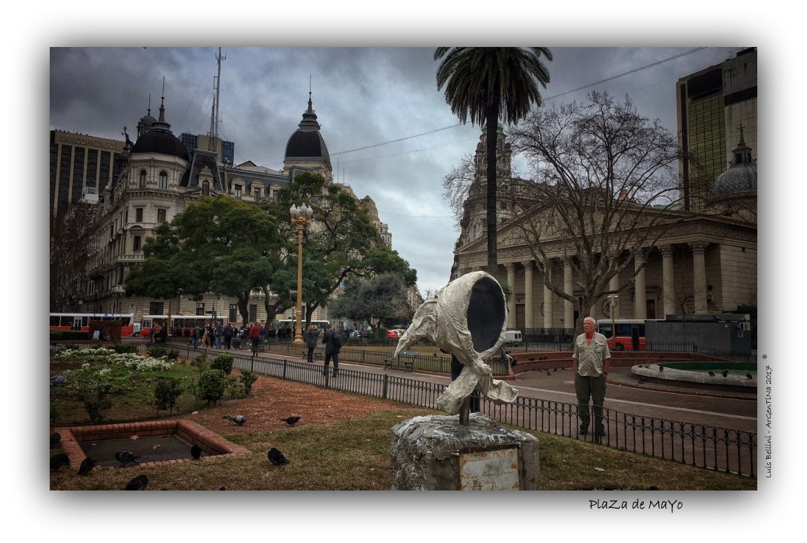 "Plaza de Mayo" de Luis Alberto Bellini
