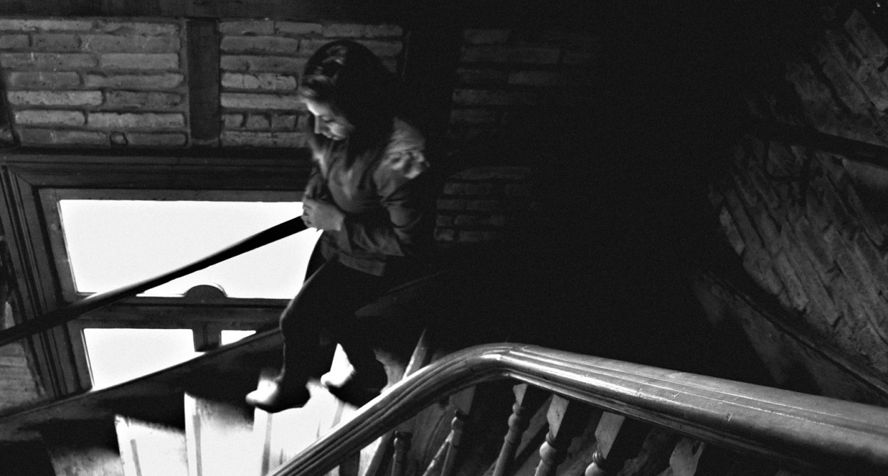 "En la escalera." de Felipe Martnez Prez