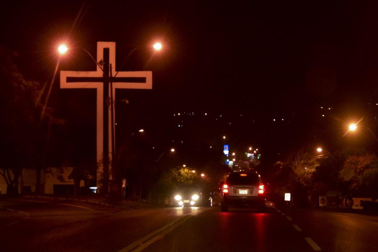 "La cruz del camino" de Adriana Claudia Gallardo