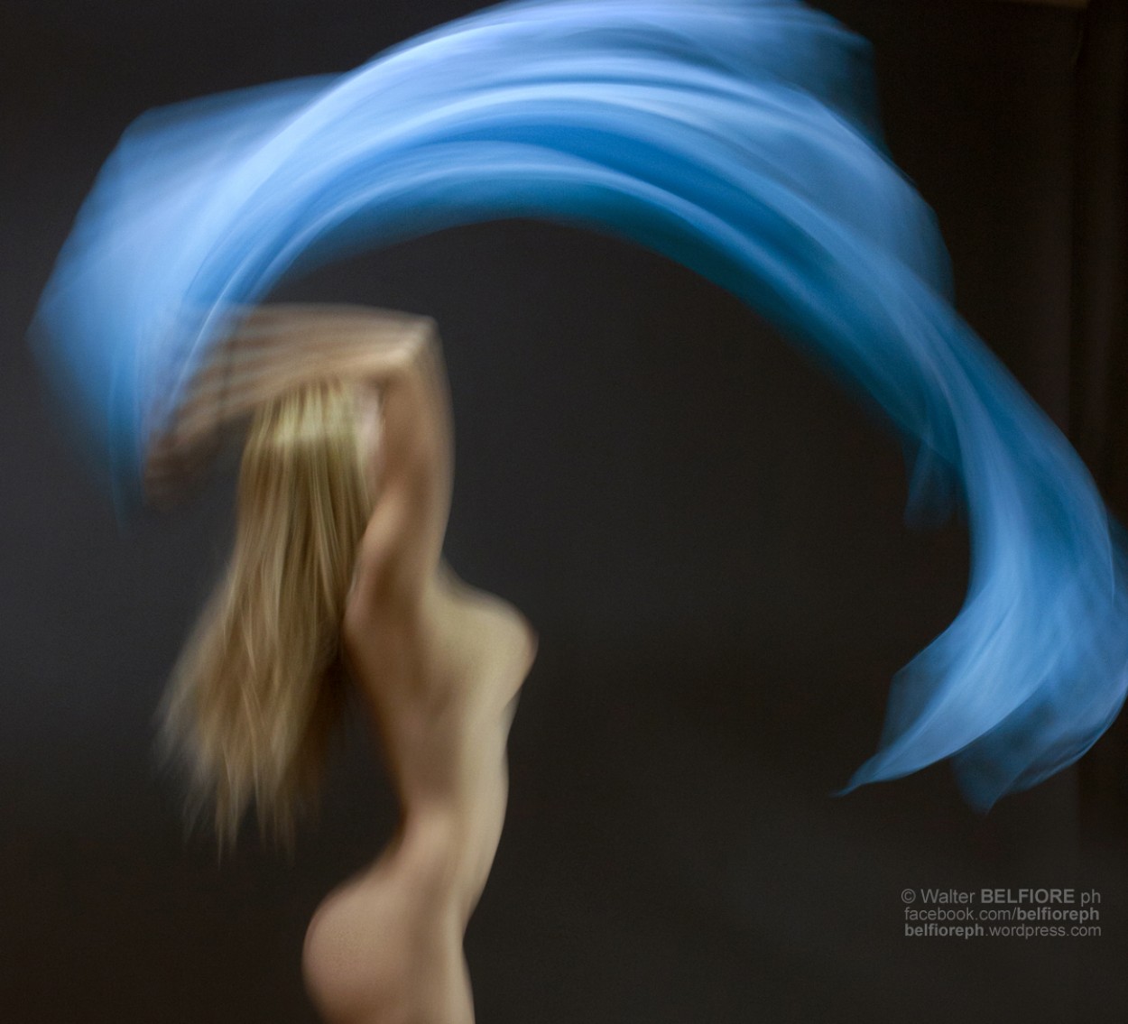 "Mujer en azul" de Walter Belfiore