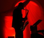 Saxofonista en rojo...