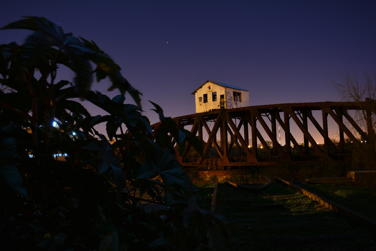 "Puente con noche de luna llena..." de Andrea C. Garcia
