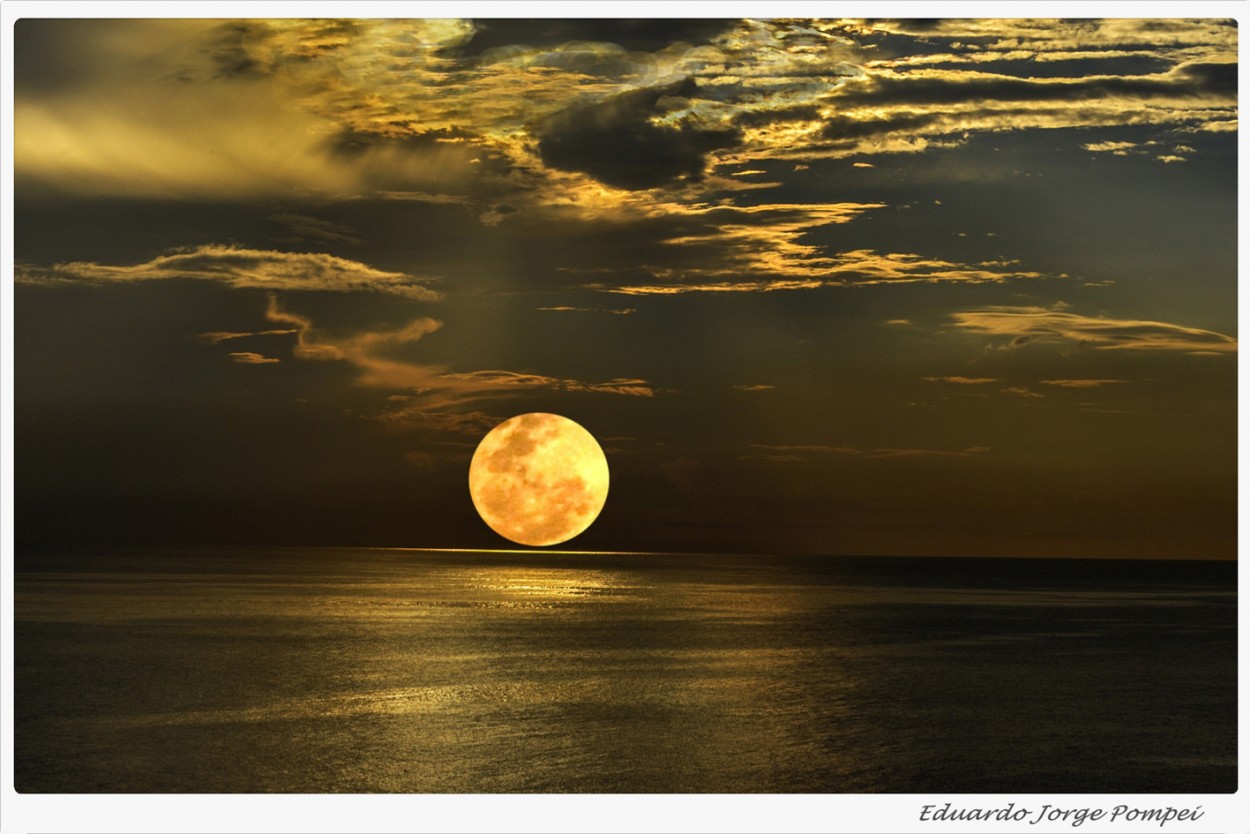 "Noche de luna" de Eduardo Jorge Pompei