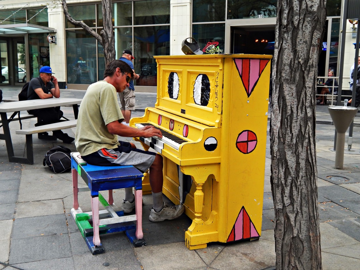"Piano en la peatonal" de Jos Luis Mansur