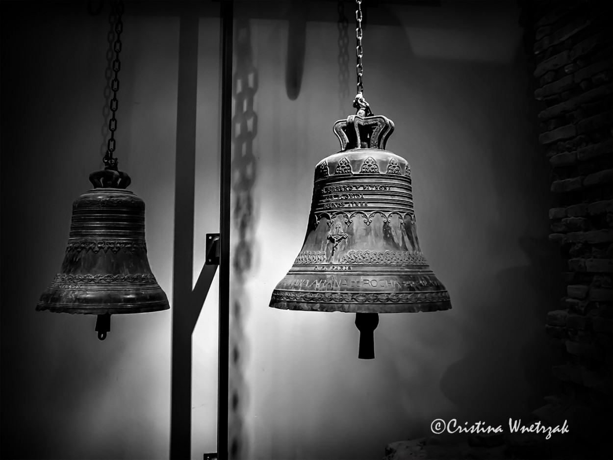 "Antigua campana...." de Cristina Wnetrzak