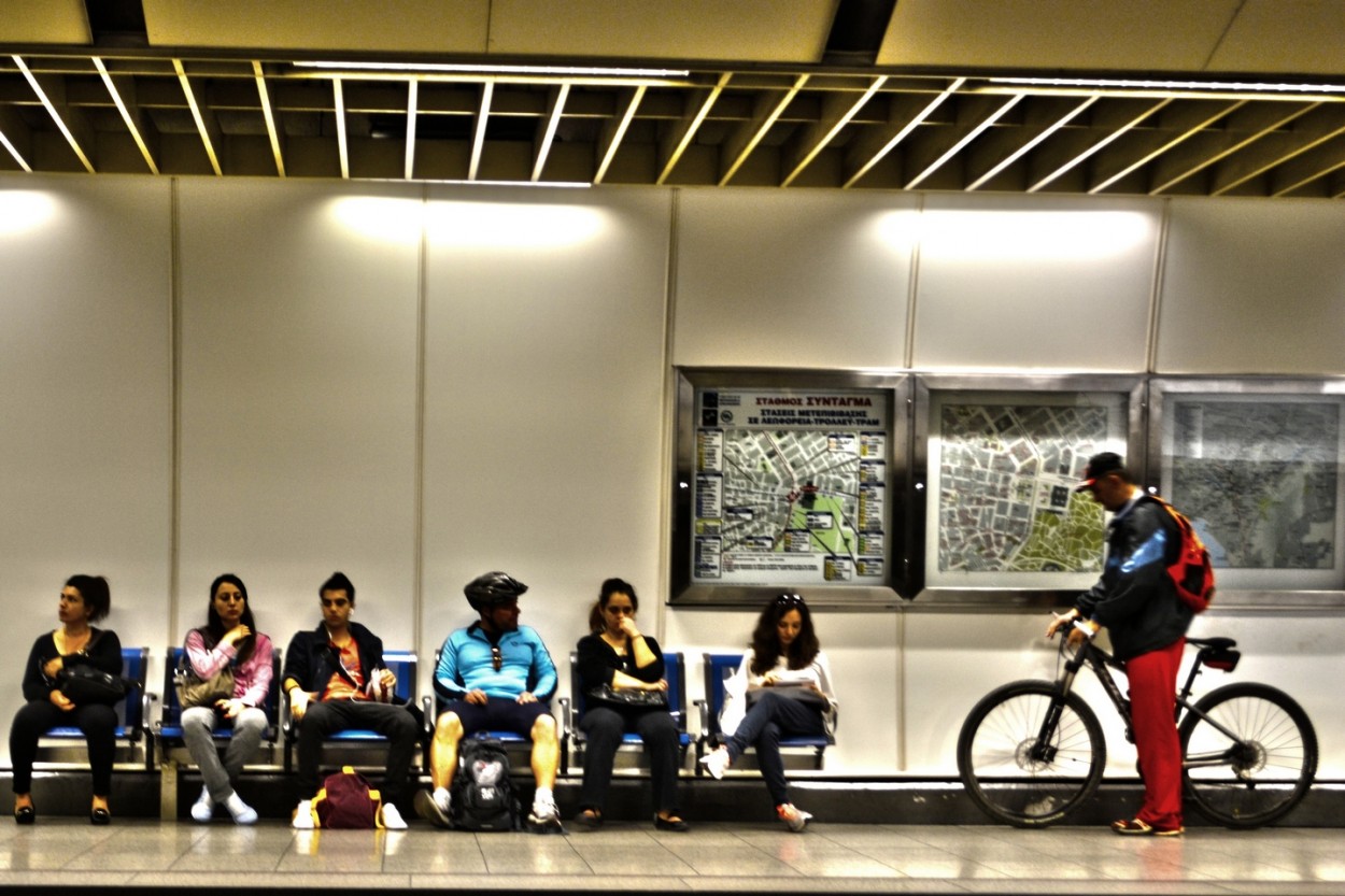 "Esperando al metro" de Carlos D. Cristina Miguel