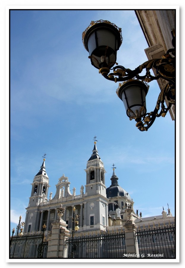 "Otra mirada de la Catedral de Madrid" de Mnica Rossini