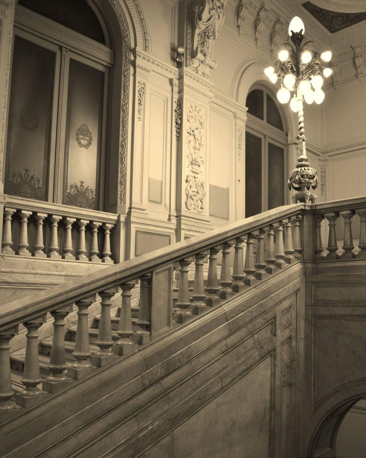"`Escaleras de mrmol`" de Soledad A. Aramburo