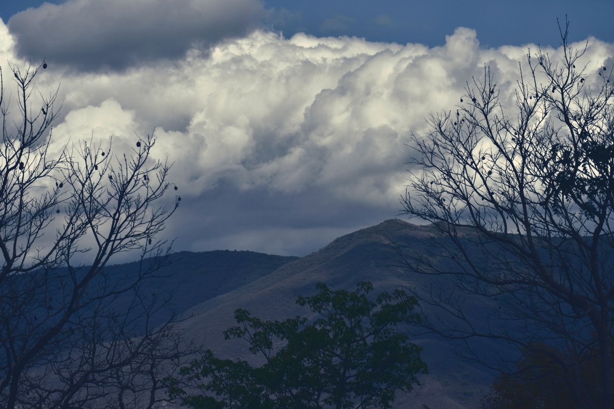"Las nubes en el cerro" de Adriana Claudia Gallardo