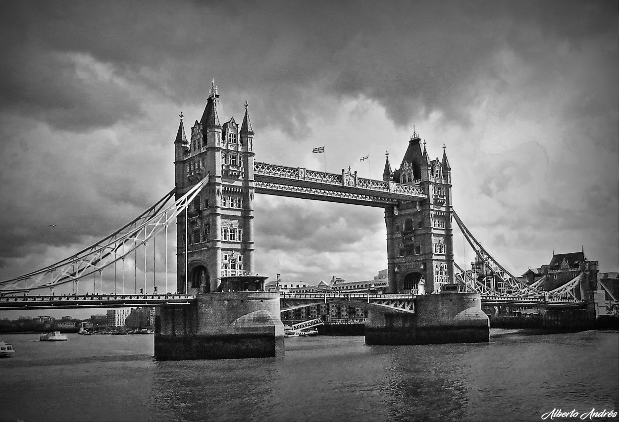 "Tower Bridge" de Alberto Andrs Melo