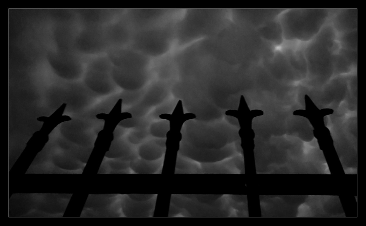 "Repeliendo la tormenta." de Dante Murri