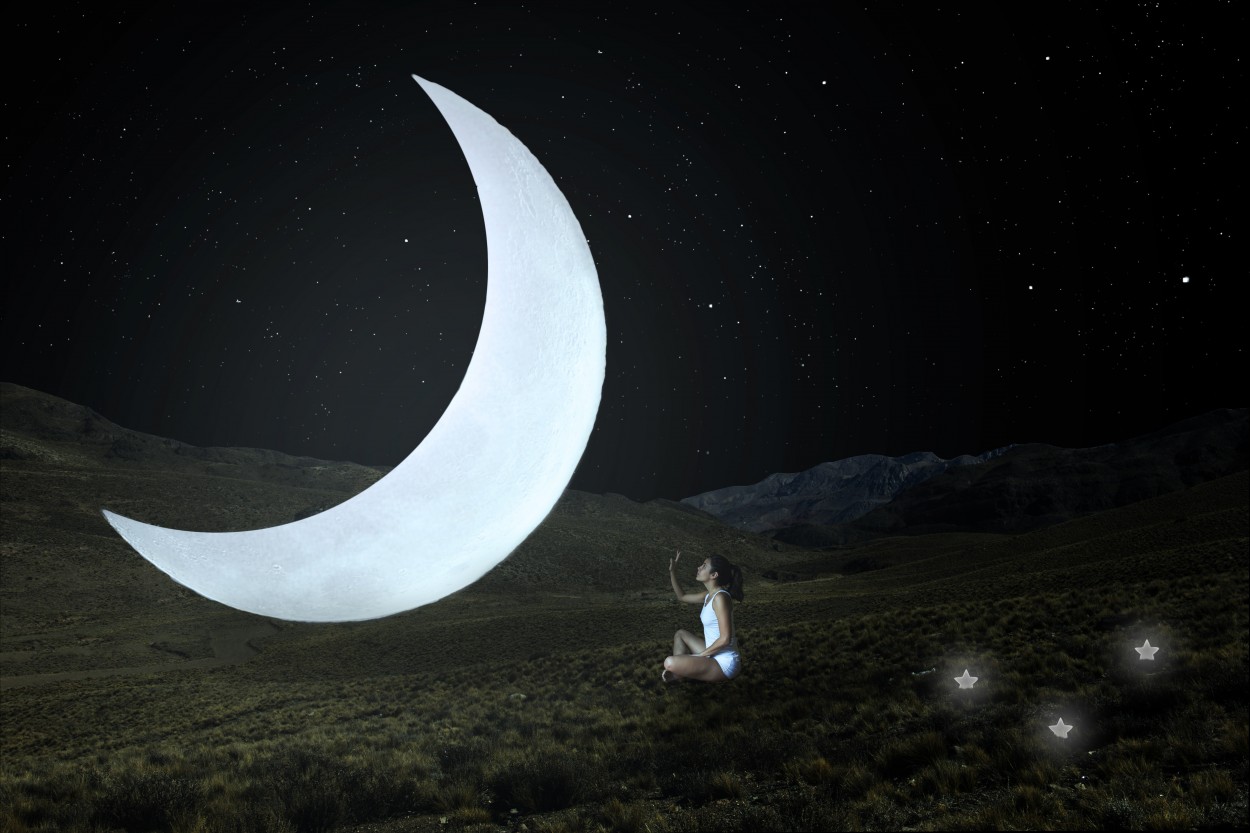 "Conversaciones con la Luna" de Julia Burgueo