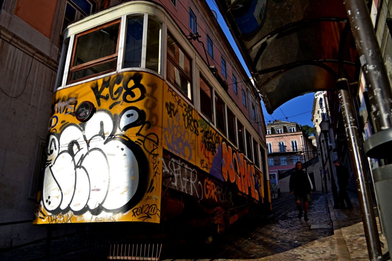 "De los grafitis nadie se salva..." de Carlos D. Cristina Miguel