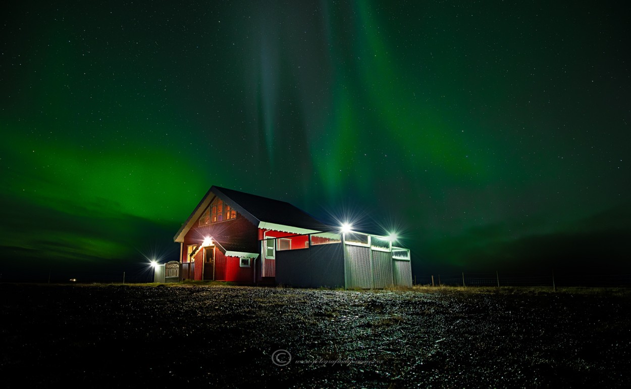"Casa encantada, auroras en Islandia" de Enrique Serrano