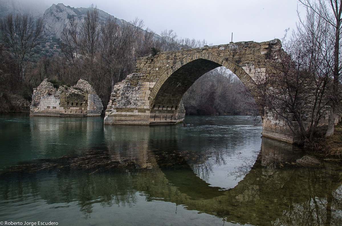 "El encanto del viejo puente de Camarasa" de Roberto Jorge Escudero