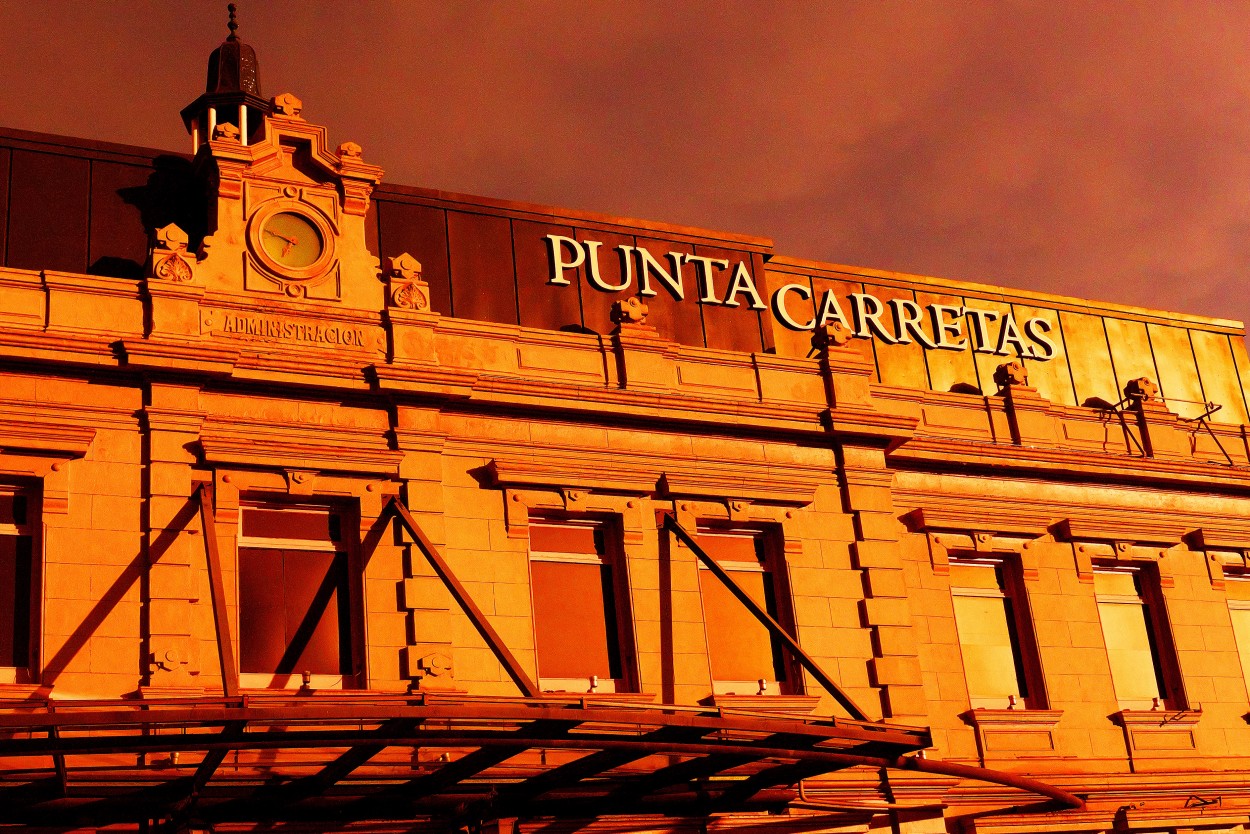 "Punta Carretas: De carcel a shopping de lujo" de Fernando Ayuso