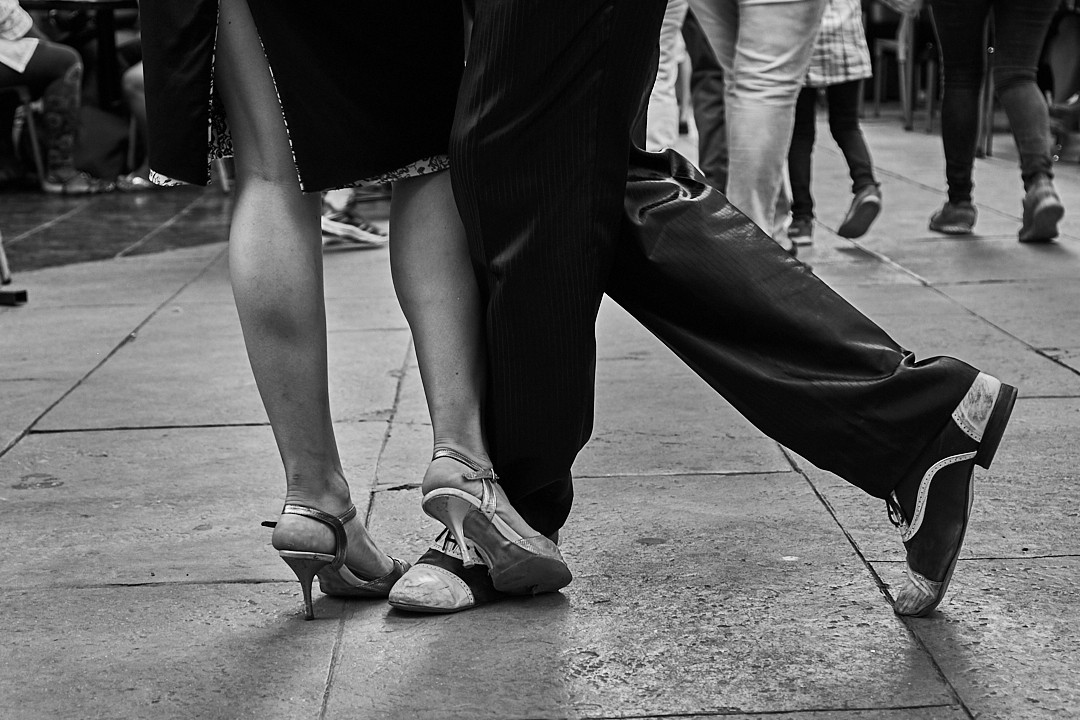 "los pies de los que bailan" de Nacho Caiafa