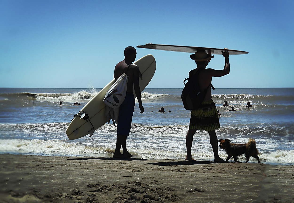 "Surfistas" de Ruperto Silverio Martinez