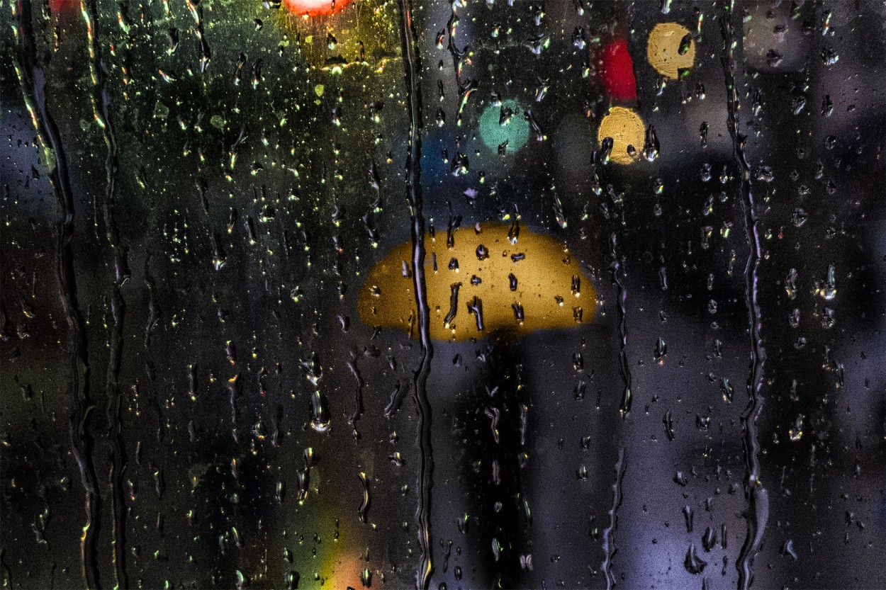 "Bajo la lluvia" de Cristina Msoler