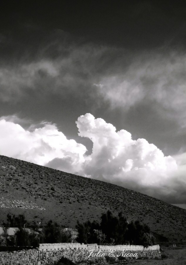 "`Devorando Nubes`" de Julio Ernesto Nieva